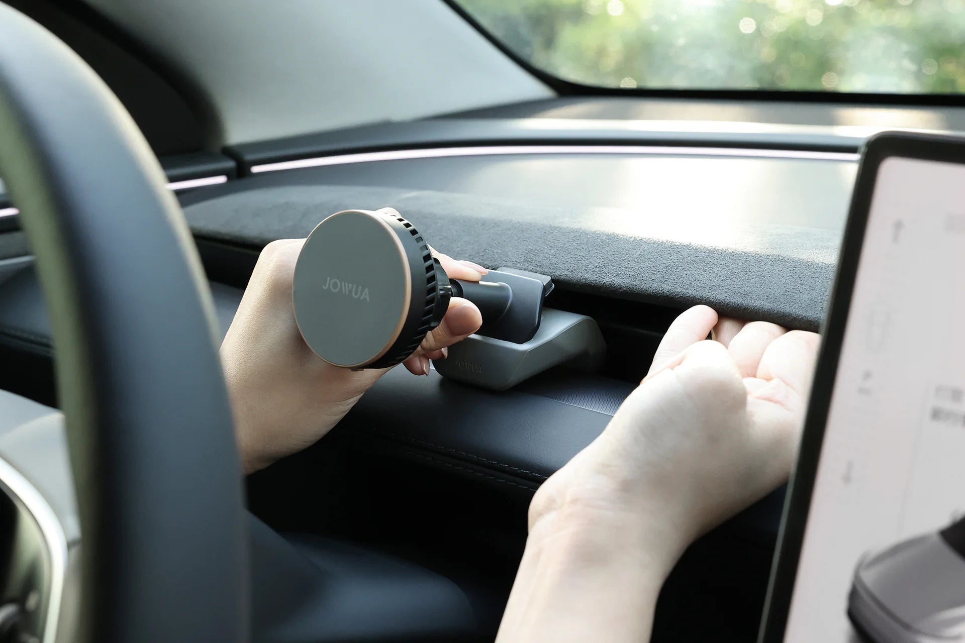 Jowua Active Cooling MagSafe Car Mount for Air Vents (Model 3 & Model Y)